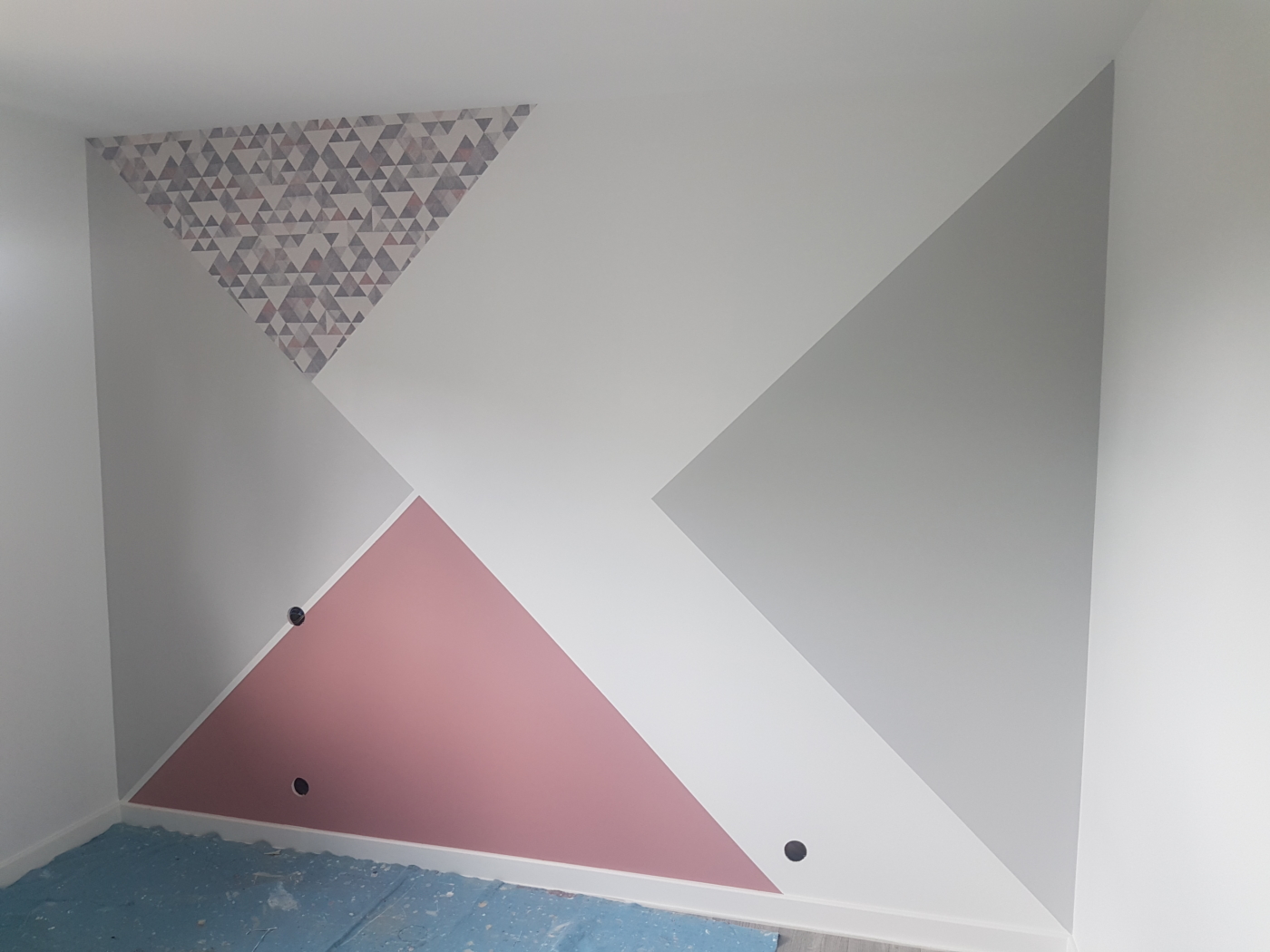 peinture d'une tête de lit 